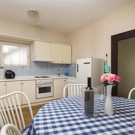 Apartamento Vesna Komunela *